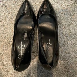 Jessica Simpson - black shiny heels size 7 1/2
